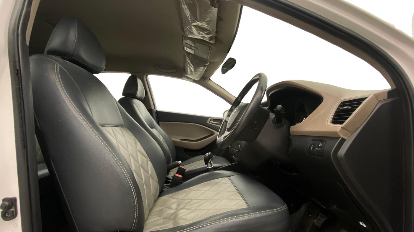 2015 Hyundai Elite i20 ASTA 1.4 CRDI, Diesel, Manual, 1,30,659 km, Right Side Front Door Cabin