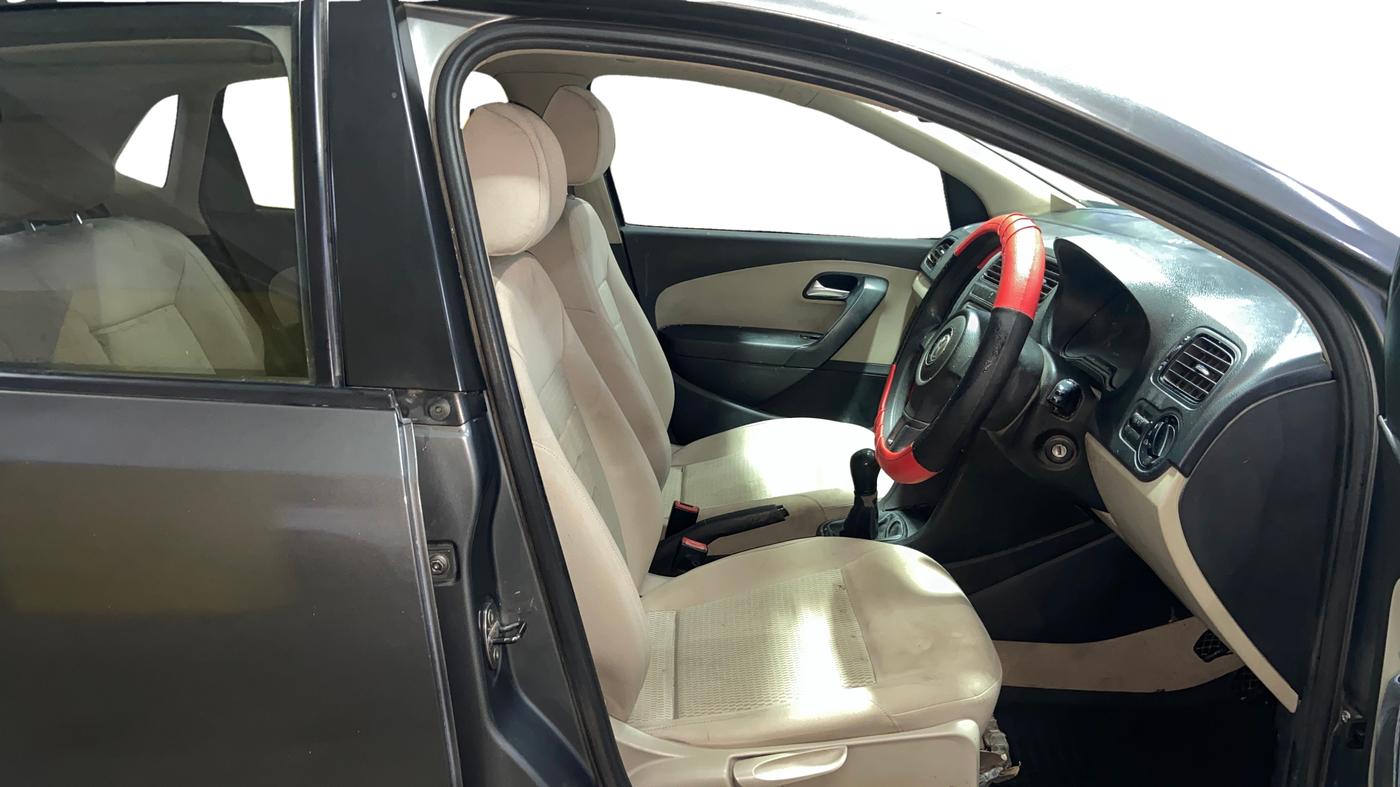 2013 Volkswagen Polo COMFORTLINE 1.2L, Diesel, Manual, 1,05,849 km, Right Side Front Door Cabin