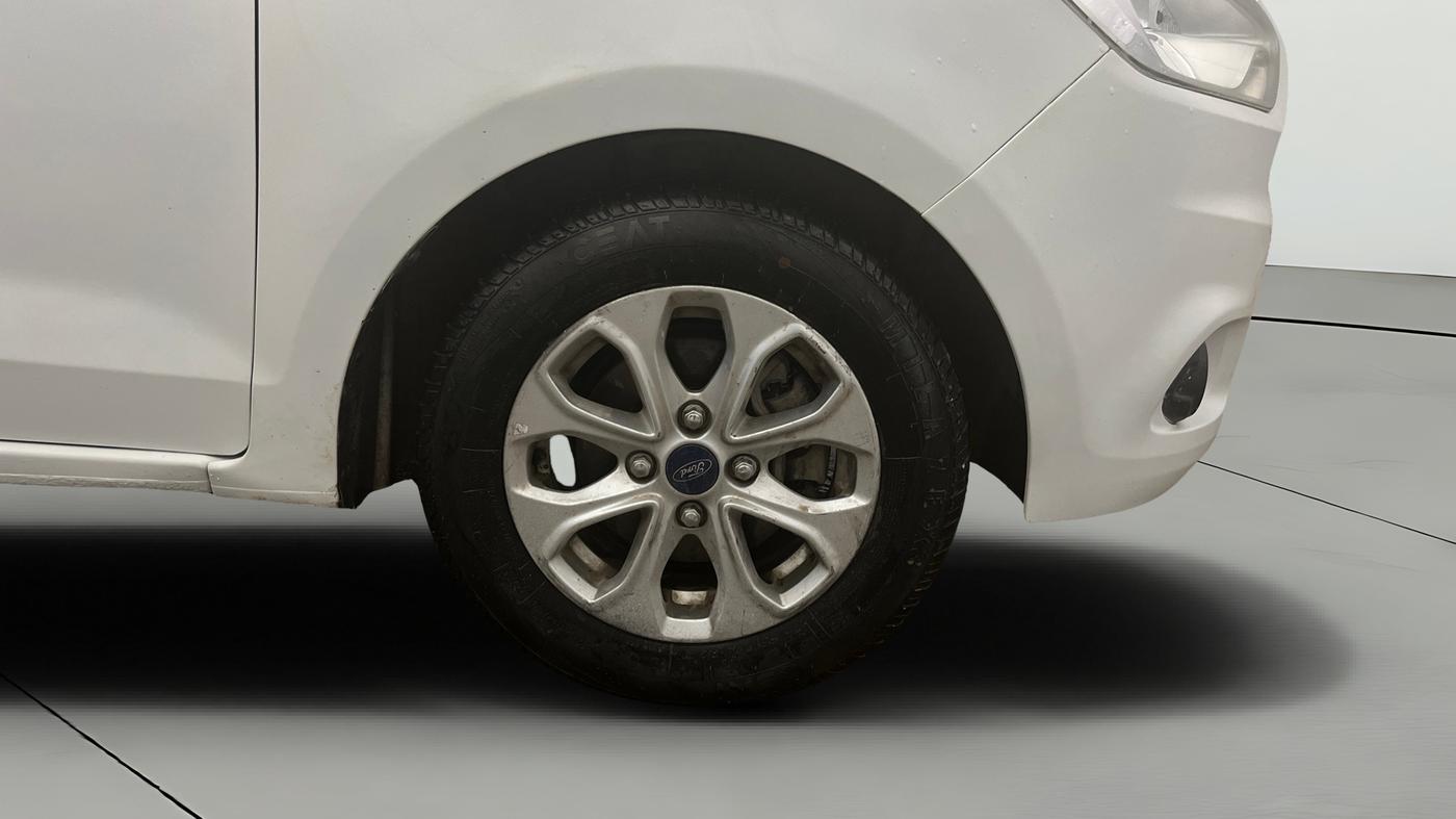 2018 Ford Figo Aspire TITANIUM 1.2 PETROL, Petrol, Manual, 31,645 km, Right Front Wheel