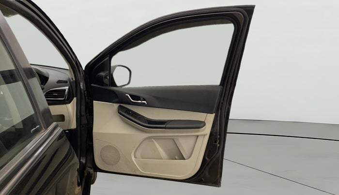 2022 Tata Tiago XZ PLUS CNG, CNG, Manual, 49,737 km, RHS Front Door