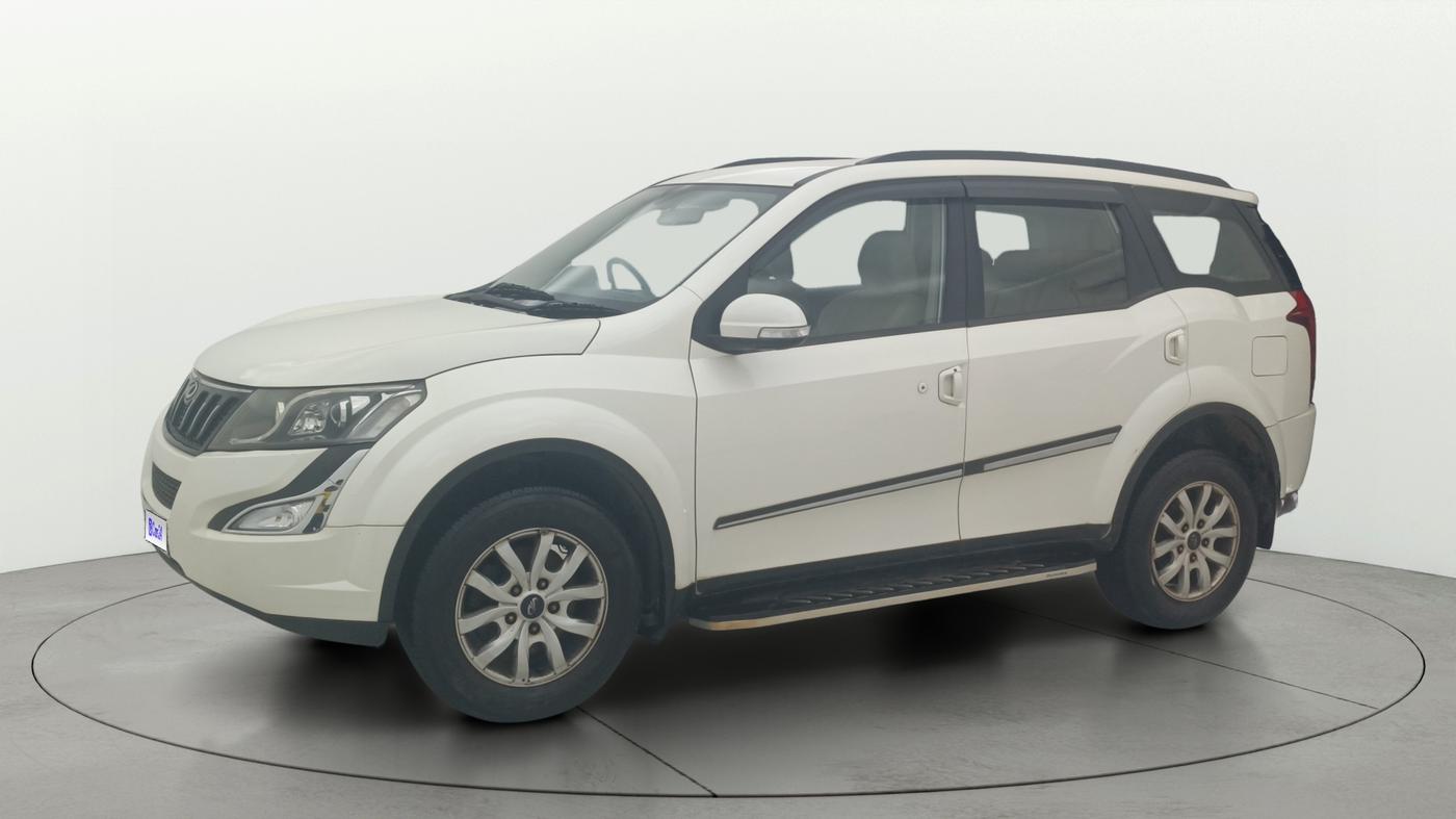 2017 Mahindra XUV500 W8, Diesel, Manual, 32,709 km, Left Front Diagonal
