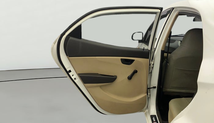 2015 Hyundai Eon ERA +, CNG, Manual, 1,23,572 km, LHS Rear Door