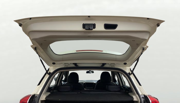 2023 Mahindra XUV300 W8 1.2 PETROL, Petrol, Manual, 9,432 km, Boot Door Open