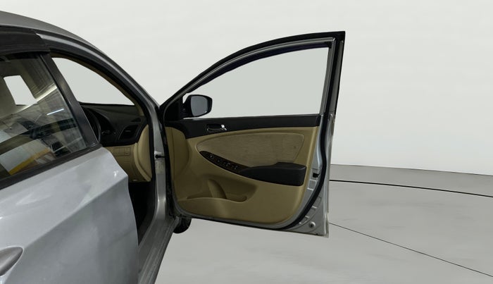 2014 Hyundai Verna FLUIDIC 1.4 VTVT CX, Petrol, Manual, 63,867 km, RHS Front Door