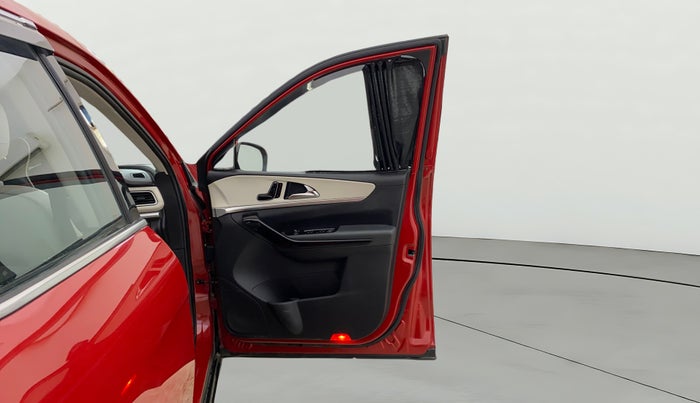 2023 Mahindra XUV700 AX 7 LUXURY D MT 7 STR, Diesel, Manual, 16,953 km, RHS Front Door