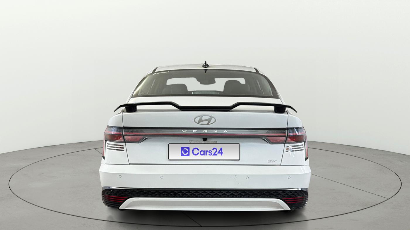 2025 Hyundai Verna SX(O) 1.5 MPI IVT , Petrol, Automatic, 4,019 km, Back/Rear