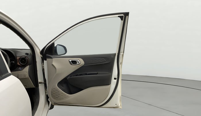 2021 Hyundai AURA SX 1.2, Petrol, Manual, 1,16,017 km, RHS Front Door