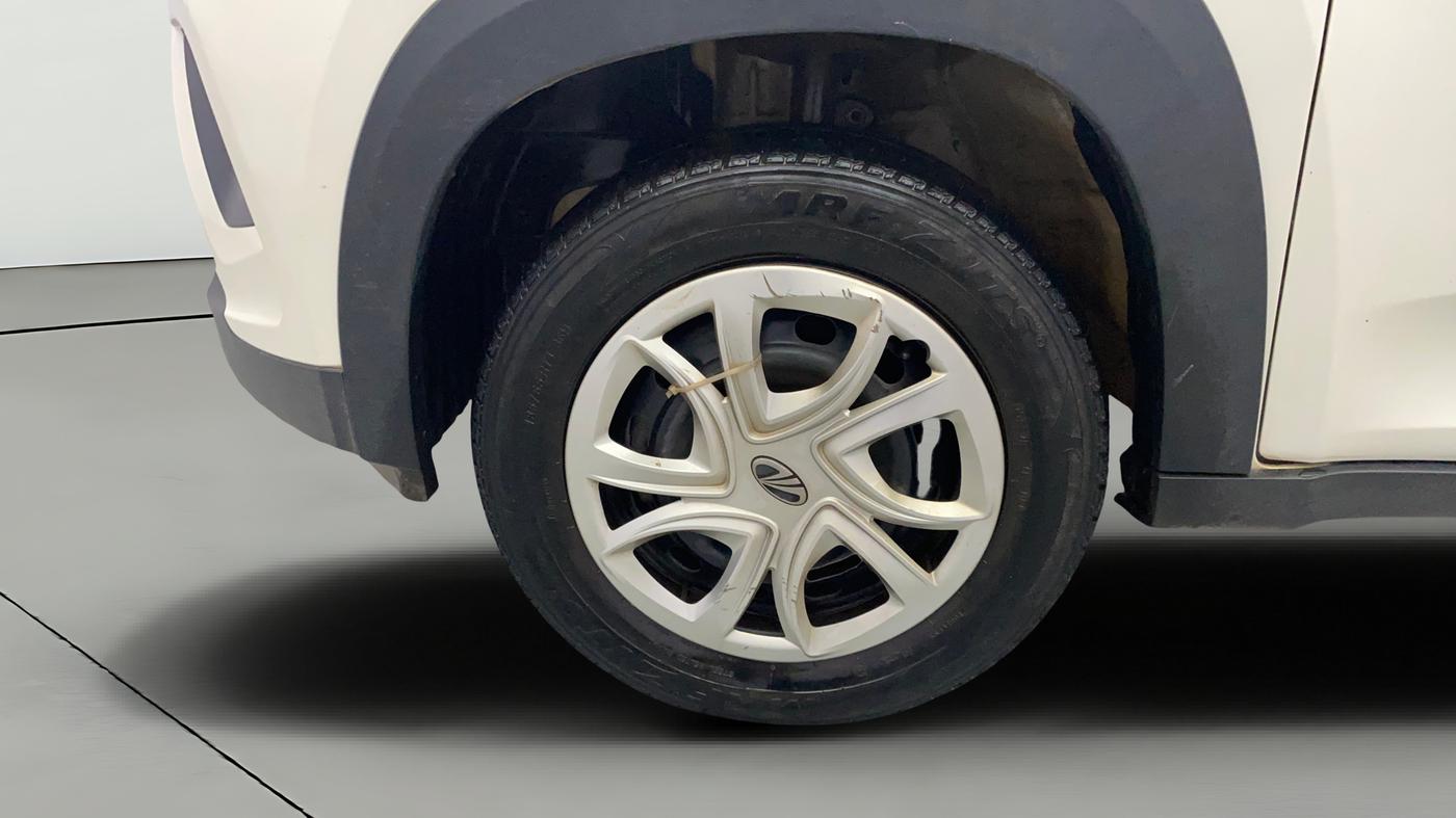 2018 Mahindra KUV 100 NXT K4+ P 6 STR, Petrol, Manual, 22,715 km, Left Front Wheel