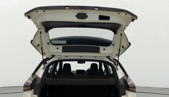2023 Tata NEXON FEARLESS SUNROOF AMT DUAL TONE 1.5 DIESEL, Diesel, Automatic, 43,327 km, Boot Door Open
