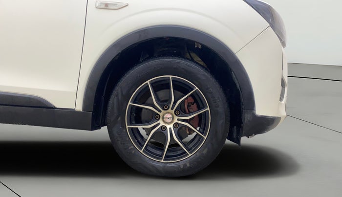 2019 Mahindra XUV300 W6 1.5 DIESEL, Diesel, Manual, 1,07,874 km, Right Front Wheel