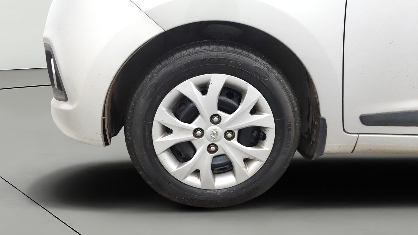 2015 Hyundai Grand i10 SPORTZ 1.2 KAPPA VTVT, Petrol, Manual, 31,211 km, Left Front Wheel