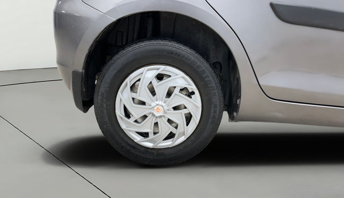 2015 Maruti Swift LXI (O), Petrol, Manual, 55,747 km, Right Rear Wheel