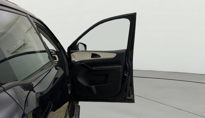 2023 Mahindra XUV700 AX 5 P AT 5 STR, Petrol, Automatic, 13,423 km, RHS Front Door