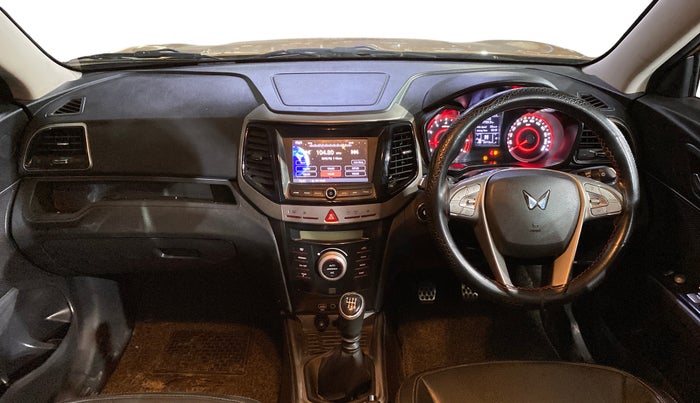 2023 Mahindra XUV300 W8(O) 1.2 PETROL DUAL TONE, Petrol, Manual, 58,758 km, Dashboard