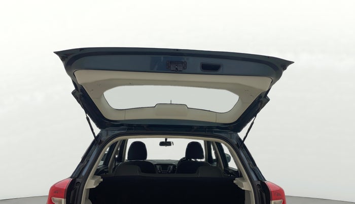 2023 Mahindra XUV300 W6 1.2 PETROL AMT, Petrol, Automatic, 27,860 km, Boot Door Open