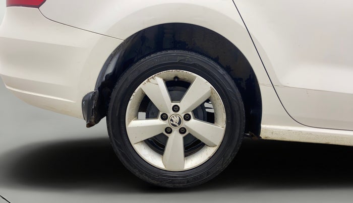 2014 Skoda Rapid ELEGANCE 1.6 MPI AT, CNG, Automatic, 43,105 km, Right Rear Wheel