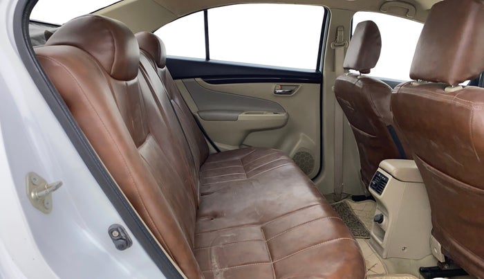 2016 Maruti Ciaz VDI+ SHVS, Diesel, Manual, 66,186 km, Right Side Rear Door Cabin