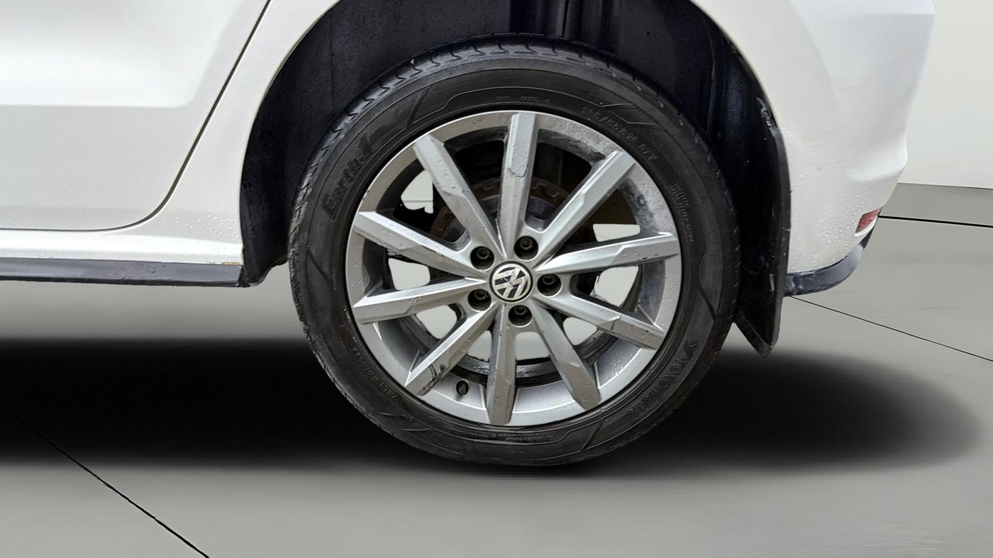 2020 Volkswagen Polo HIGHLINE PLUS 1.0, Petrol, Manual, 1,15,234 km, Left Rear Wheel
