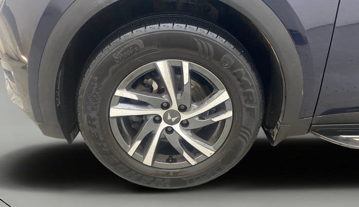 2023 Mahindra XUV700 AX 5 P AT 5 STR, Petrol, Automatic, 21,340 km, Left Front Wheel