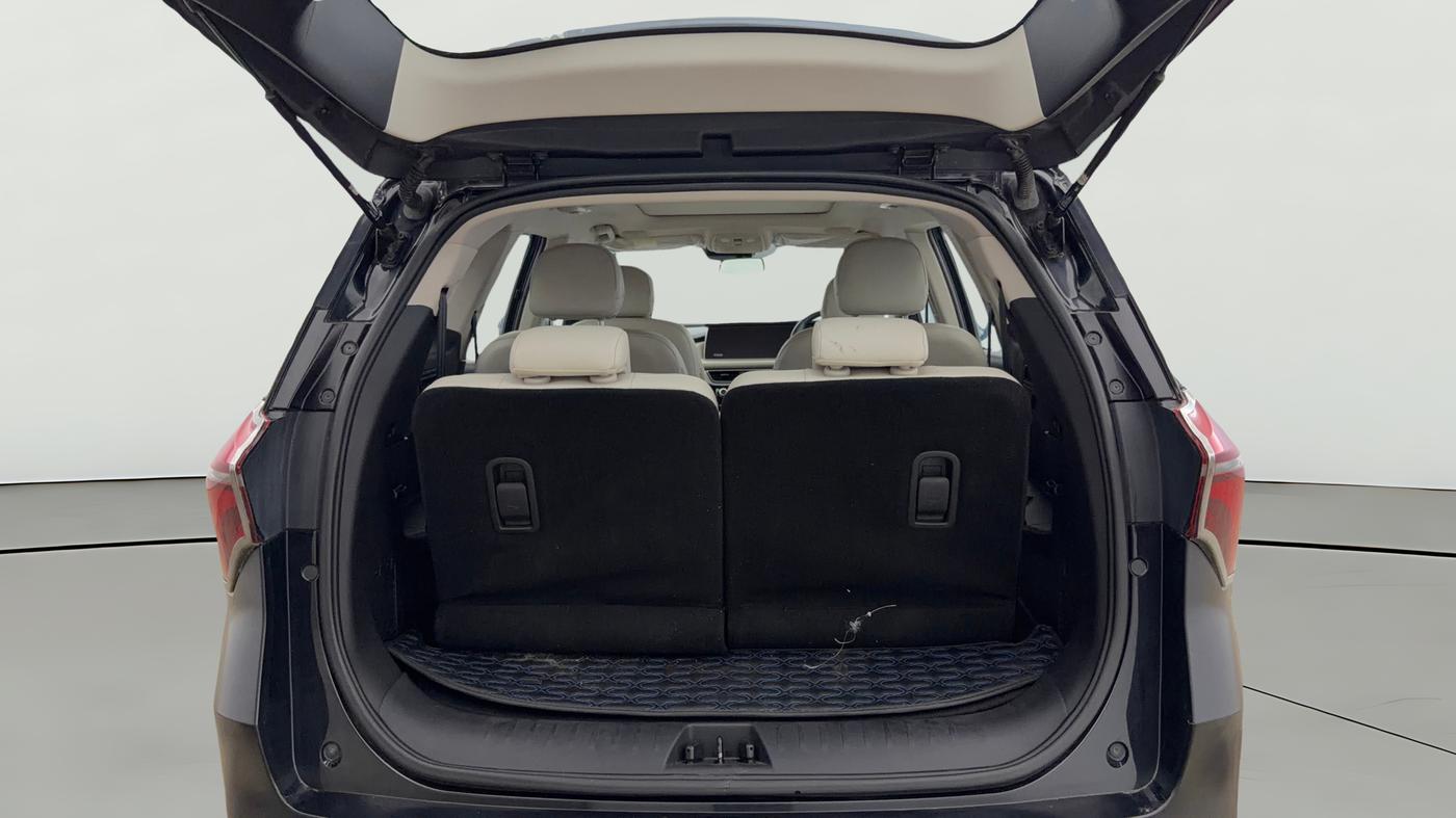2024 Mahindra XUV700 AX 7 Luxury Pack Petrol AT 6 STR, Petrol, Automatic, 32,191 km, Boot Open Zoomed View