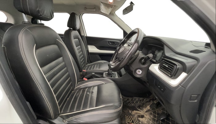 2022 Tata PUNCH PURE MT, Petrol, Manual, 53,779 km, Right Side Front Door Cabin