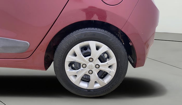 2015 Hyundai Grand i10 SPORTZ 1.2 KAPPA VTVT, CNG, Manual, 1,32,775 km, Left Rear Wheel