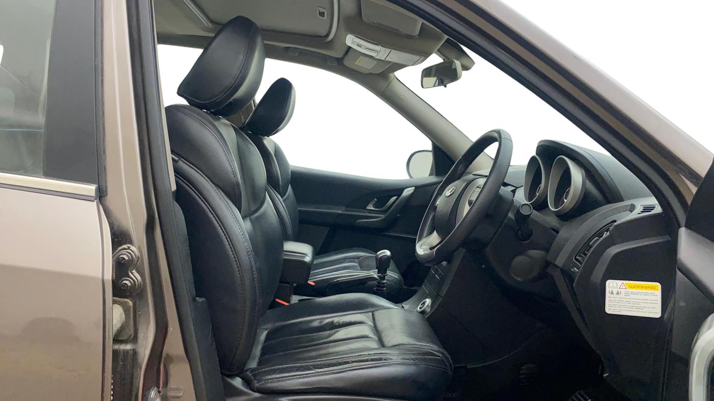 2018 Mahindra XUV500 W10, Diesel, Manual, 55,972 km, Right Side Front Door Cabin