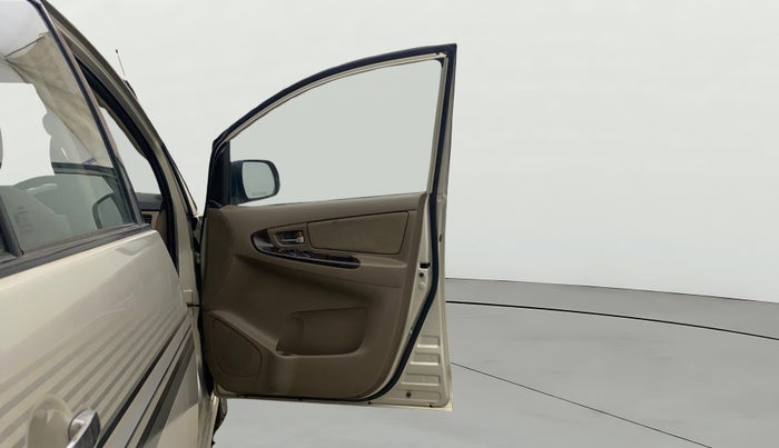 2015 Toyota Innova 2.5 VX 8 STR, Diesel, Manual, 73,050 km, RHS Front Door