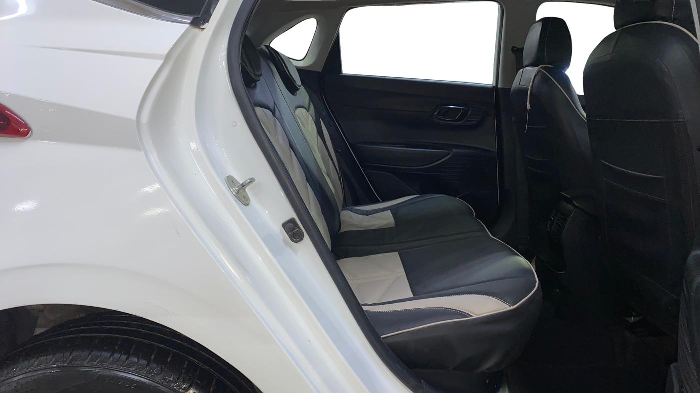 2022 Hyundai NEW I20 SPORTZ 1.2 MT, Petrol, Manual, 42,672 km, Right Side Rear Door Cabin