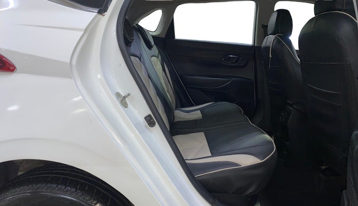 2022 Hyundai NEW I20 SPORTZ 1.2 MT, Petrol, Manual, 42,672 km, Right Side Rear Door Cabin