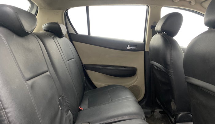 2012 Hyundai i20 SPORTZ 1.4 AT, Petrol, Automatic, 1,03,918 km, Right Side Rear Door Cabin