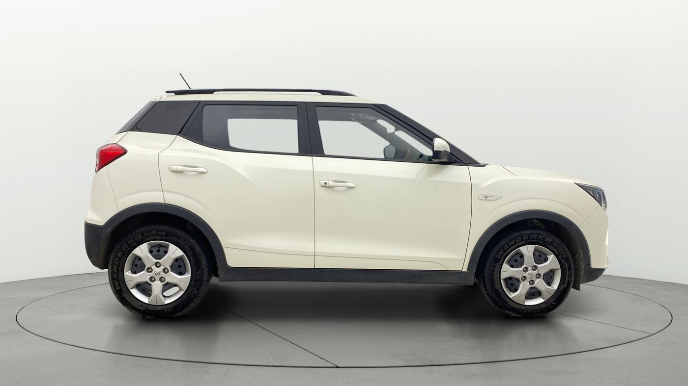 2023 Mahindra XUV300 W6 1.2 PETROL AMT, Petrol, Automatic, 13,946 km, Right Side View