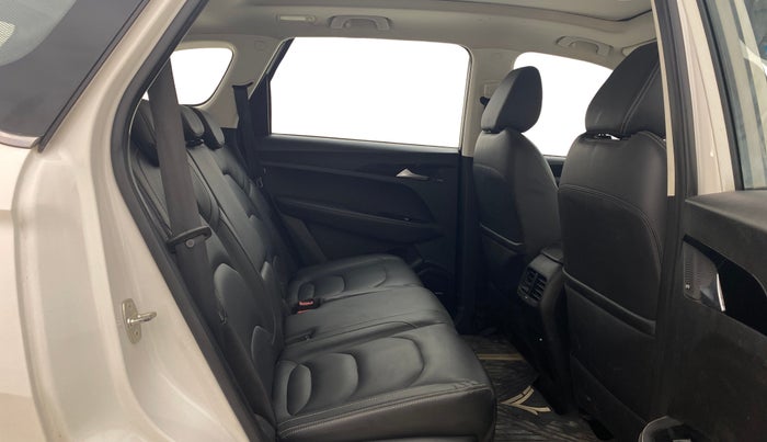 2019 MG HECTOR SHARP 1.5 DCT PETROL, Petrol, Automatic, 1,04,398 km, Right Side Rear Door Cabin