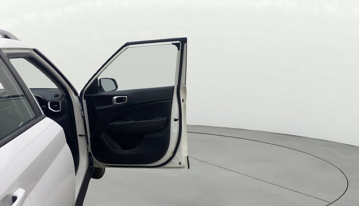 2019 Hyundai VENUE S 1.2, CNG, Manual, 38,118 km, RHS Front Door