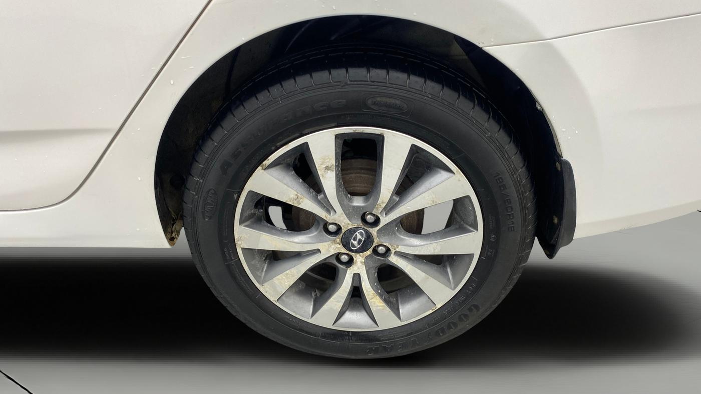 2015 Hyundai Verna FLUIDIC 1.6 CRDI SX 4S, Diesel, Manual, 60,691 km, Left Rear Wheel