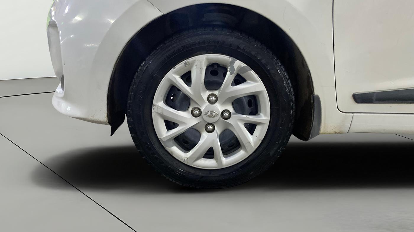 2018 Hyundai Grand i10 MAGNA 1.2 KAPPA VTVT, Petrol, Manual, 1,23,155 km, Left Front Wheel