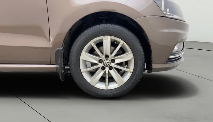 2016 Volkswagen Ameo HIGHLINE PLUS 1.5L AT 16 ALLOY, Diesel, Automatic, 1,32,884 km, Right Front Wheel