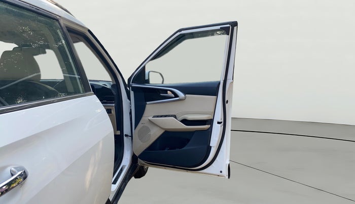 2022 KIA CARENS LUXURY PLUS 1.4 PETROL 7 STR, Petrol, Manual, 25,165 km, RHS Front Door