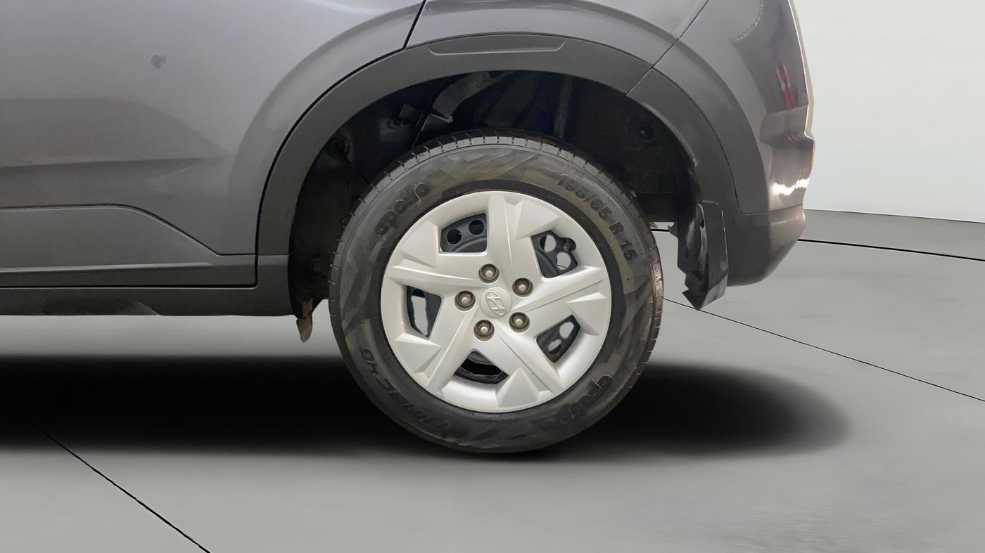 2022 Hyundai VENUE S+ 1.2, Petrol, Manual, 32,071 km, Left Rear Wheel