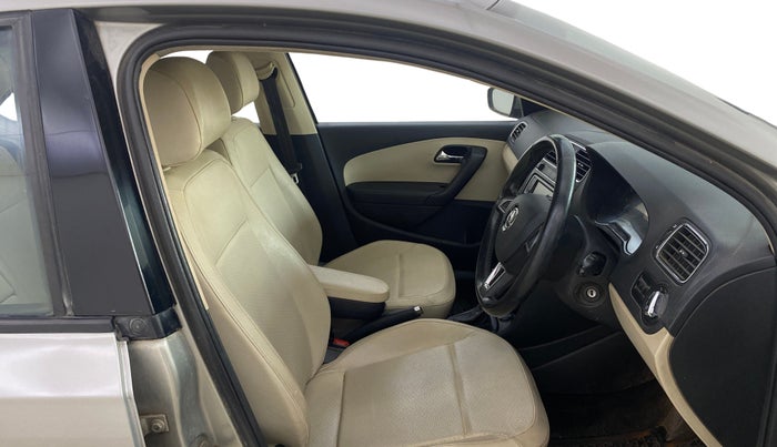 2016 Skoda Rapid STYLE 1.6 MPI AT, Petrol, Automatic, 61,090 km, Right Side Front Door Cabin