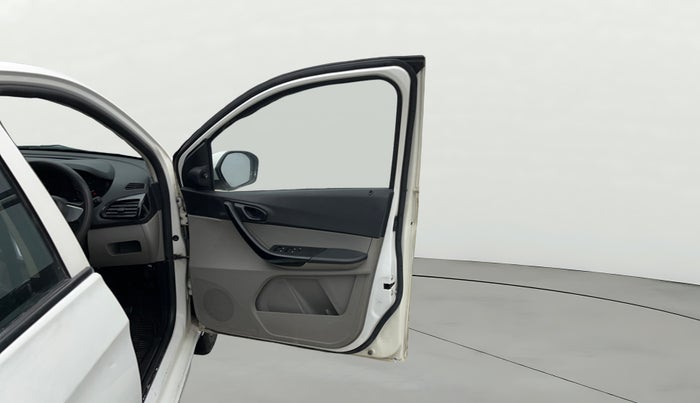 2017 Tata Tiago XT PETROL, Petrol, Manual, 69,285 km, RHS Front Door