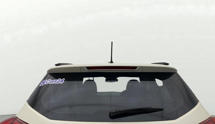 2021 Mahindra XUV300 W8 (O) 1.5 DIESEL AMT, Diesel, Automatic, 1,06,183 km, Rear Windshield