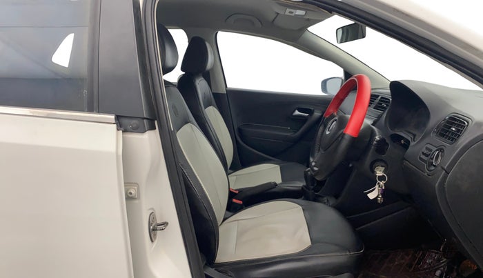 2016 Volkswagen Polo COMFORTLINE 1.2L, Petrol, Manual, 77,186 km, Right Side Front Door Cabin