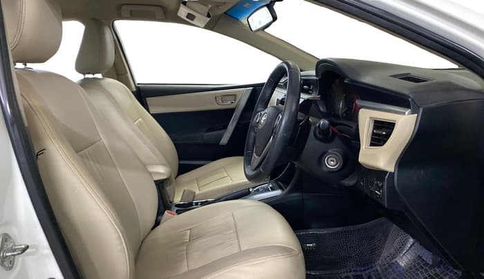 2015 Toyota Corolla Altis G CVT PETROL, Petrol, Automatic, 1,08,835 km, Right Side Front Door Cabin