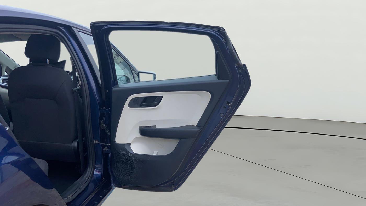 2024 Tata ALTROZ XM PLUS PETROL, Petrol, Manual, 8,236 km, RHS Rear Door