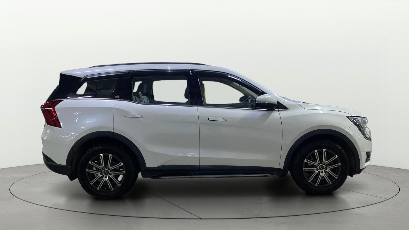 2022 Mahindra XUV700 AX 7 LUXURY D AWD AT 7 STR, Diesel, Automatic, 81,893 km, Right Side View
