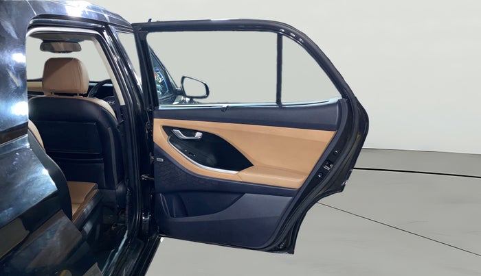 2024 Hyundai ALCAZAR Signature 6 STR 1.5 Diesel Automatic, Diesel, Automatic, 13,704 km, RHS Rear Door