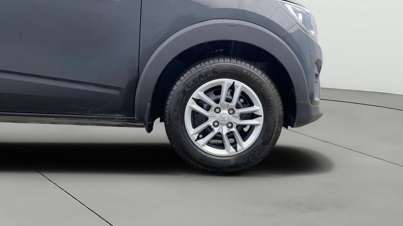 2024 Renault TRIBER RXT, Petrol, Manual, 6,614 km, Right Front Wheel