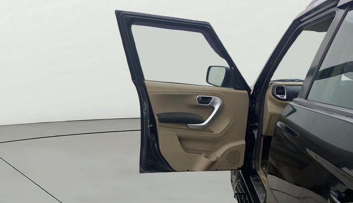 2018 Mahindra TUV300 T10, Diesel, Manual, 99,305 km, LHS Front Door