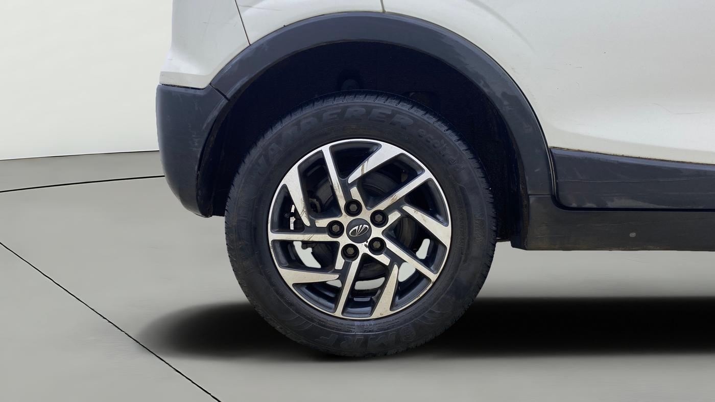 2022 Mahindra XUV300 W8 (O) 1.5 DIESEL AMT, Diesel, Automatic, 86,532 km, Right Rear Wheel